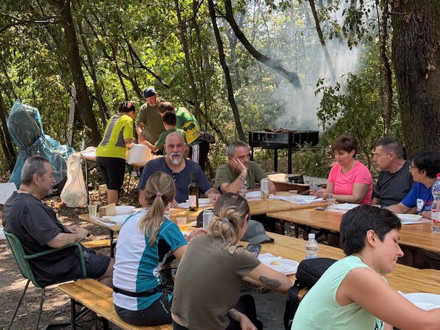 Tavolata di arcieri a pranzo - lontre del boscone - tiro con arco a piacenza